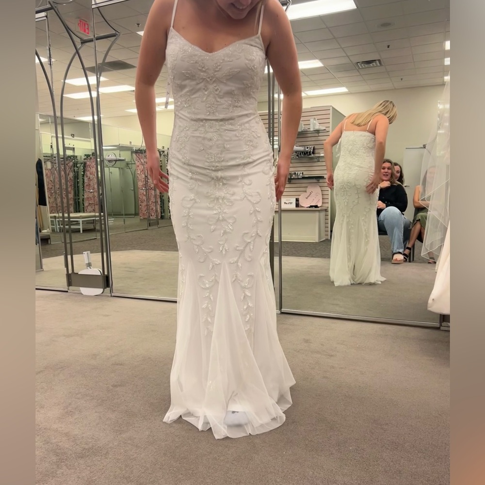 GORGEOUS & brand new wedding dress from David’s Bridal - Picture 6 of 9
